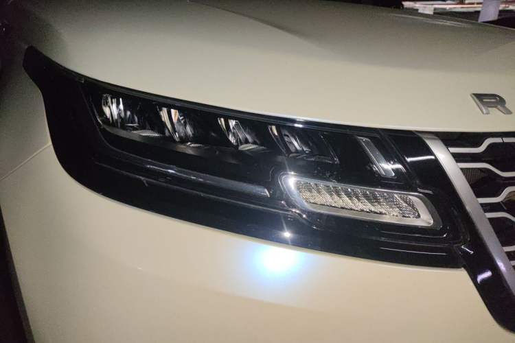 Used Land Rover Range Velar 2019 250 PS Right Front Headlight