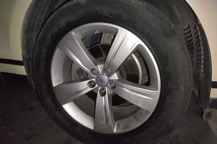 Used Land Rover Range Velar 2019 250 PS Right Front Wheel Hub