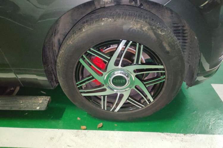 Used Land Rover Range Velar 2019 250 PS Right Front Wheel Hub