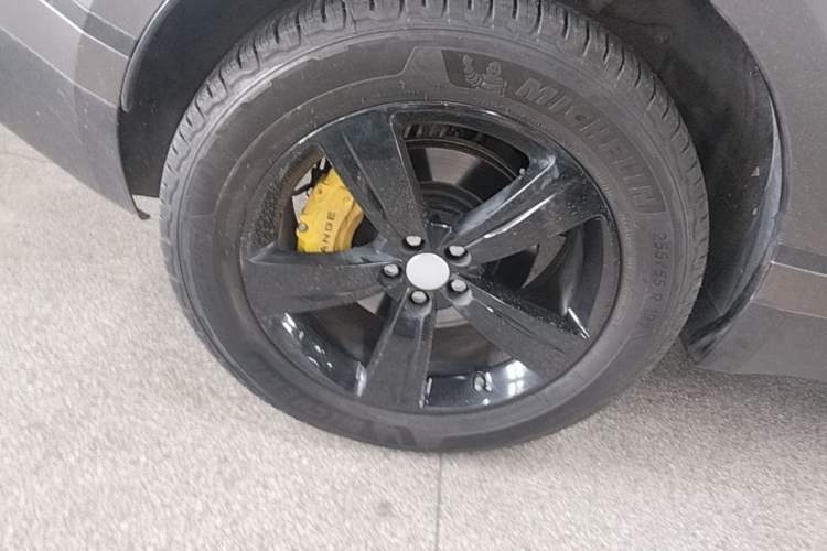 Used Land Rover Range Velar 2019 250 PS Right Rear Wheel Hub