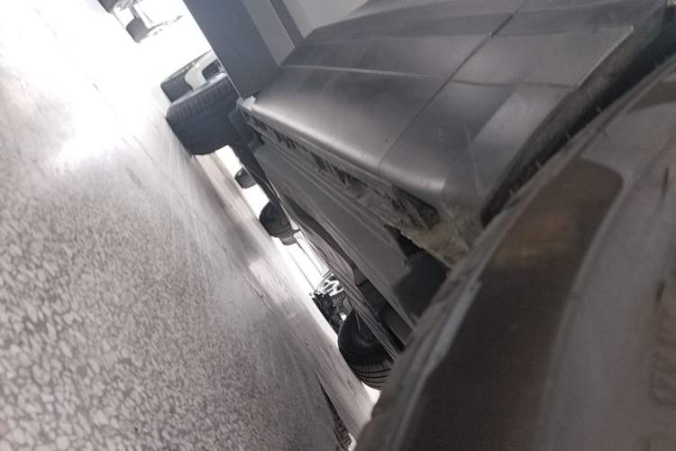 Used Land Rover Range Velar 2019 250 PS Right Side Sill