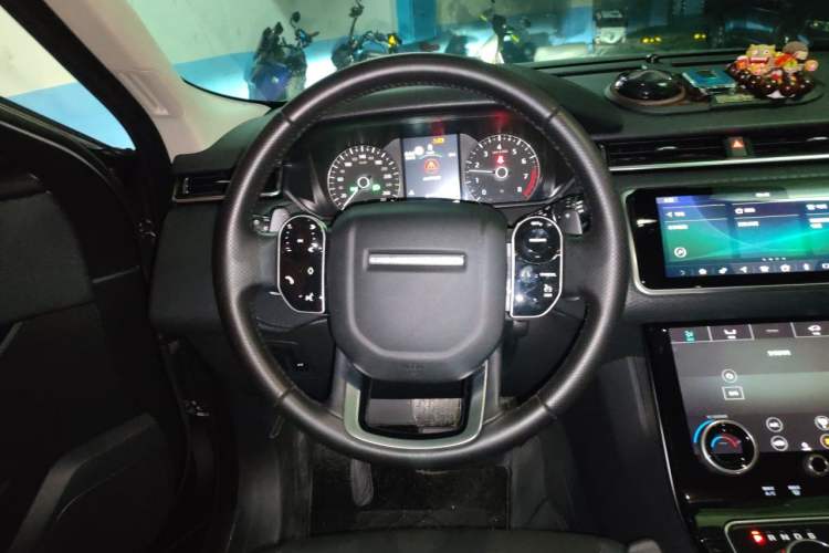 Used Land Rover Range Velar 2019 250 PS Steering Wheel