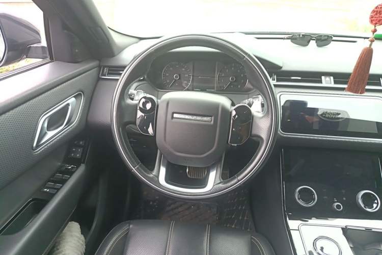 Used Land Rover Range Velar 2019 250 PS R-DYNAMIC S Steering Wheel