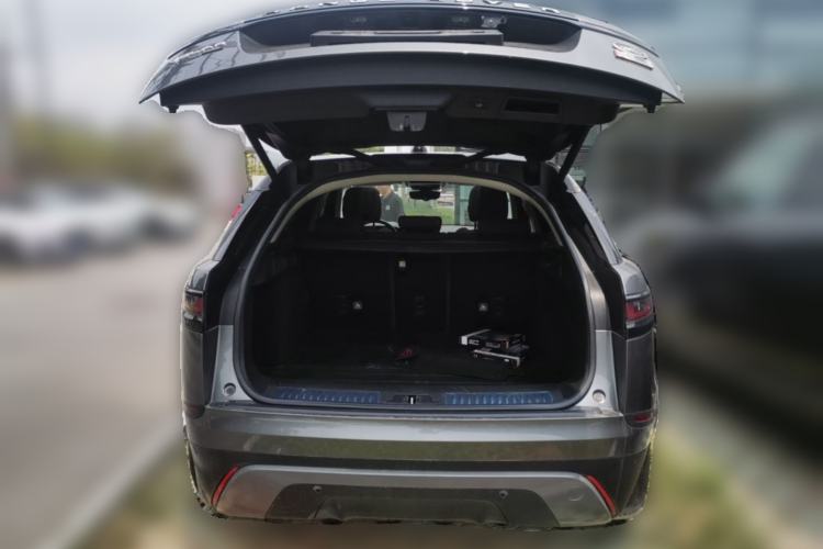 Used Land Rover Range Velar 2019 250 PS Trunk