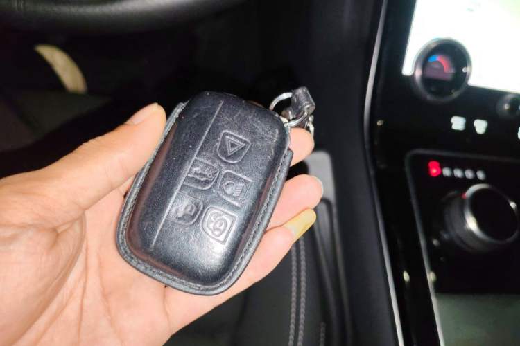 Used Land Rover Range Velar 2019 250 PS Vehicle Key