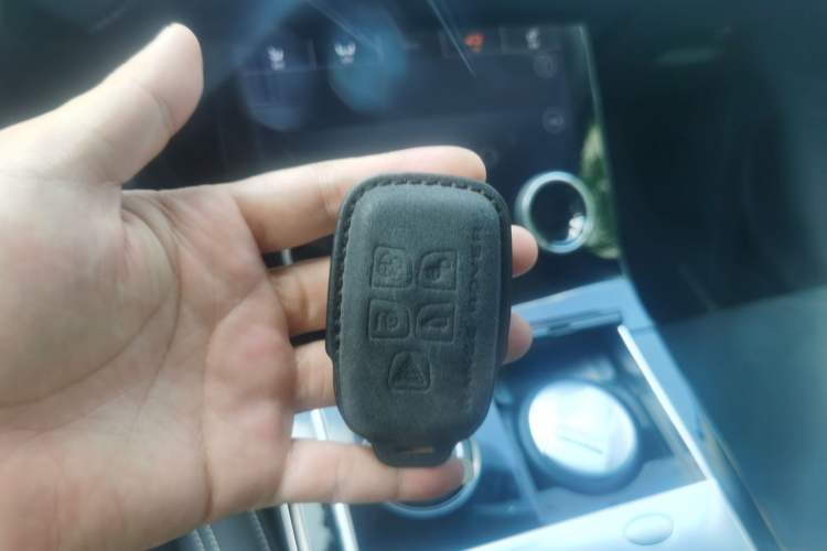 Used Land Rover Range Velar 2019 250 PS Vehicle Key