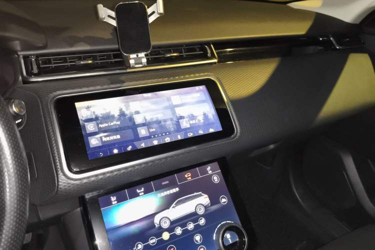 Used Land Rover Range Velar 2019 250 PS Audio And AC Panel