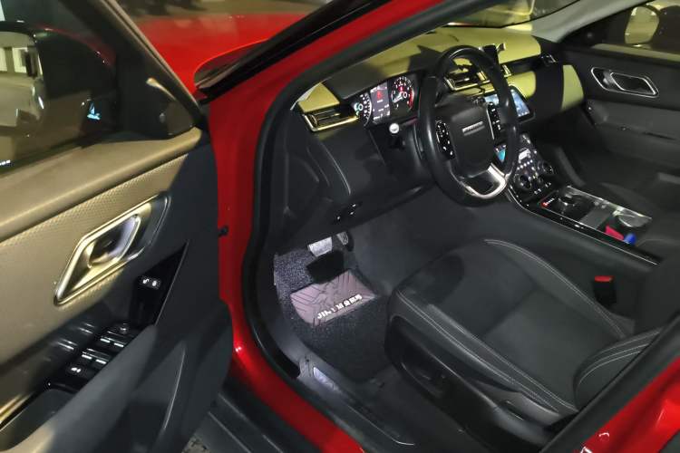 Used Land Rover Range Velar 2019 250 PS Driver Seat