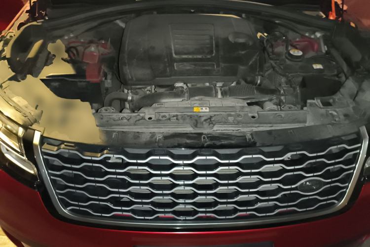 Used Land Rover Range Velar 2019 250 PS Engine Bay