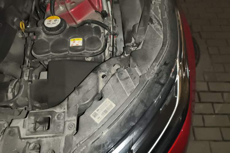 Used Land Rover Range Velar 2019 250 PS Engine Bay Left