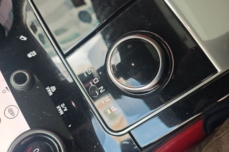 Used Land Rover Range Velar 2019 250 PS Gear Lever