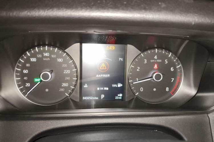 Used Land Rover Range Velar 2019 250 PS Odometer Close Up