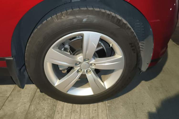 Used Land Rover Range Velar 2019 250 PS Right Front Wheel Hub