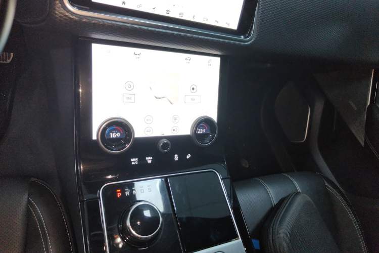 Used Land Rover Range Velar 2019 380 PS R-DYNAMIC SE Audio And AC Panel