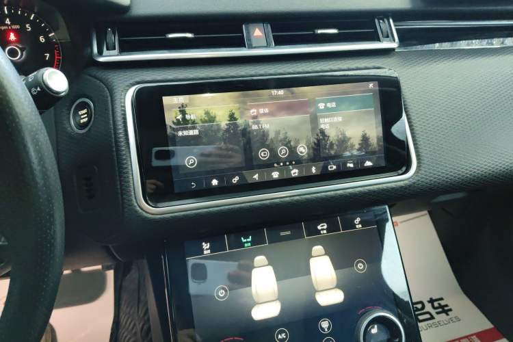 Used Land Rover Range Velar 2019 250 PS Audio And AC Panel