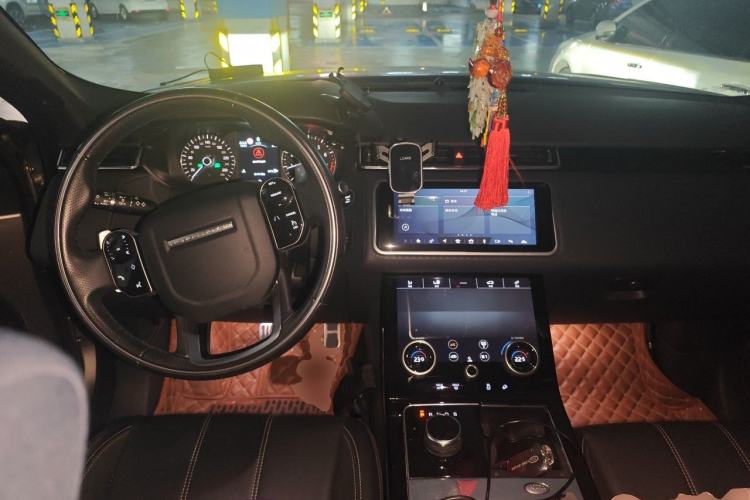 Used Land Rover Range Velar 2019 250 PS R-DYNAMIC S Center Console