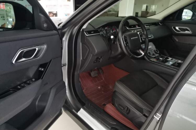 Used Land Rover Range Velar 2019 250 PS Driver Seat