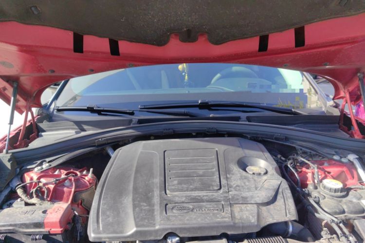 Used Land Rover Range Velar 2019 250 PS Engine Bay