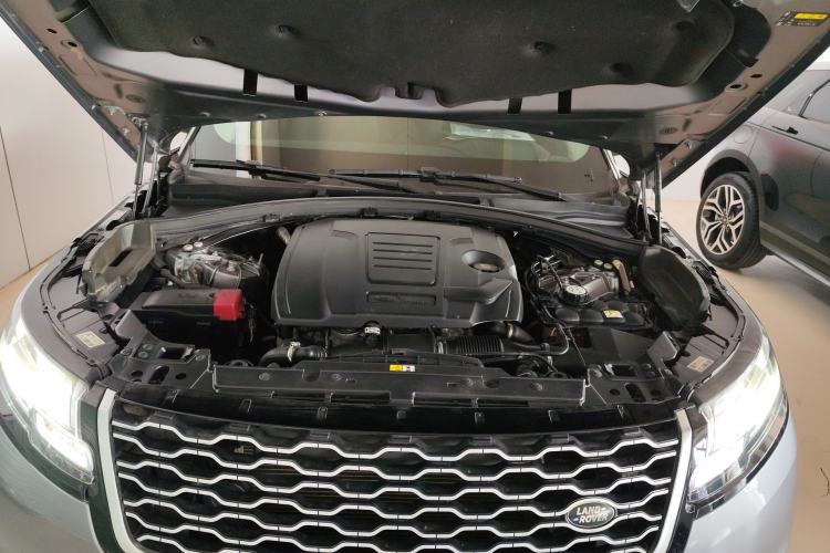 Used Land Rover Range Velar 2019 250 PS Engine Bay