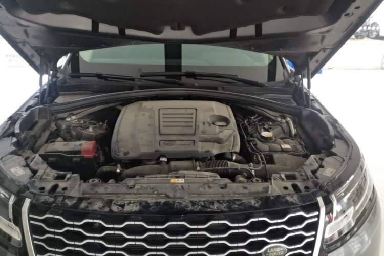 Used Land Rover Range Velar 2019 250 PS Engine Bay