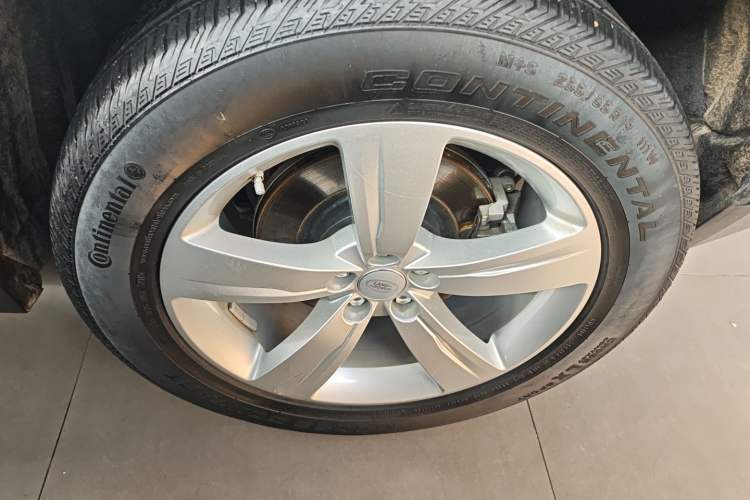 Used Land Rover Range Velar 2019 250 PS Exterior 8