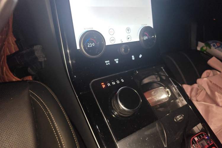 Used Land Rover Range Velar 2019 250 PS R-DYNAMIC S Gear Lever