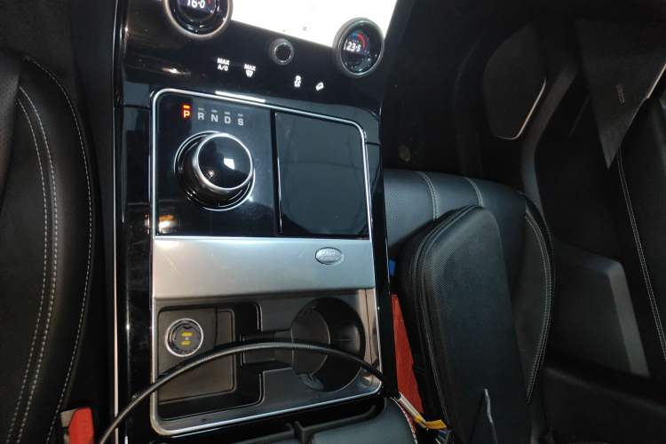 Used Land Rover Range Velar 2019 380 PS R-DYNAMIC SE Gear Lever