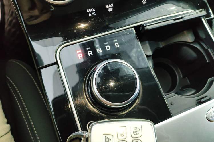 Used Land Rover Range Velar 2019 250 PS Gear Lever