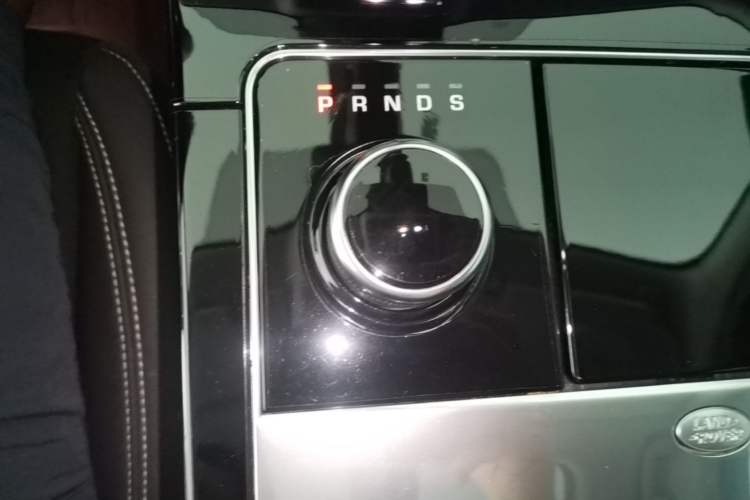 Used Land Rover Range Velar 2019 250 PS Gear Lever