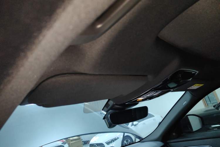 Used Land Rover Range Velar 2019 380 PS R-DYNAMIC SE Headliner