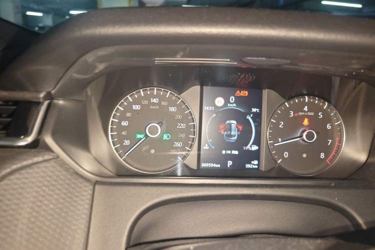 Used Land Rover Range Velar 2019 250 PS R-DYNAMIC S Instrument Cluster