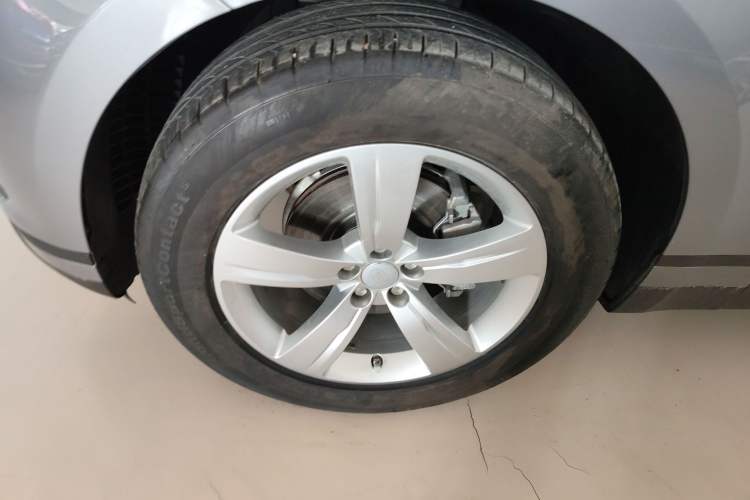 Used Land Rover Range Velar 2019 250 PS Left Front Wheel Hub