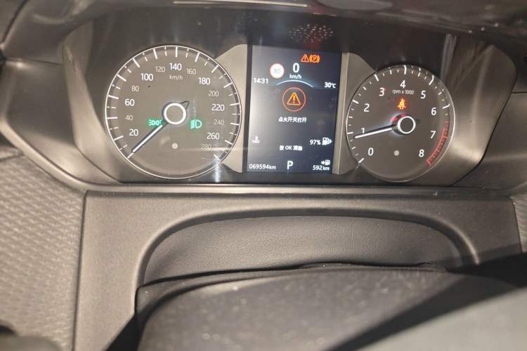 Used Land Rover Range Velar 2019 250 PS R-DYNAMIC S Odometer Close Up