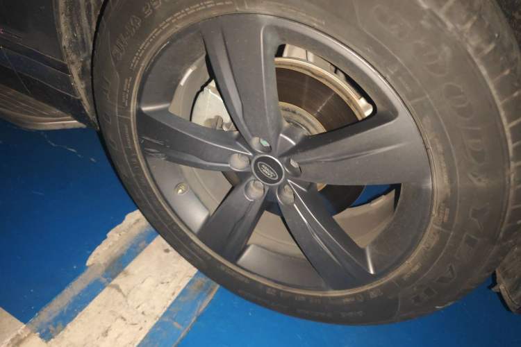 Used Land Rover Range Velar 2019 250 PS R-DYNAMIC S Right Front Wheel Hub