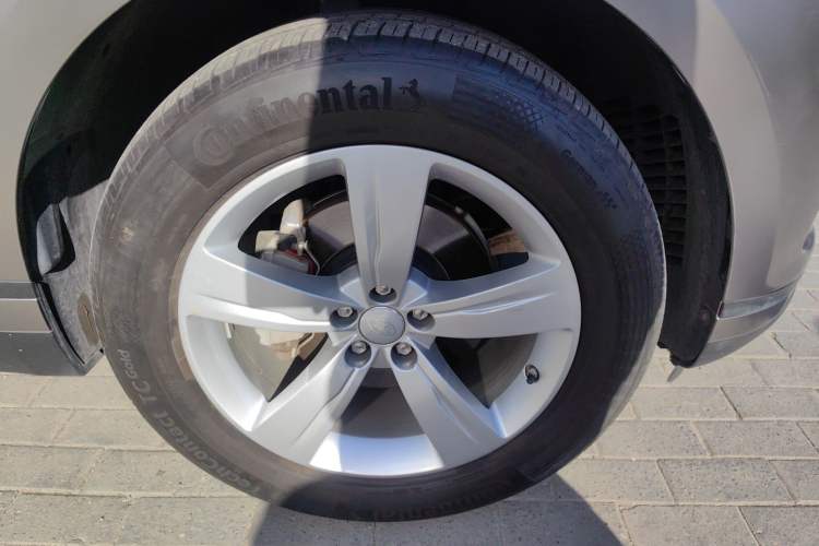 Used Land Rover Range Velar 2019 250 PS Right Front Wheel Hub