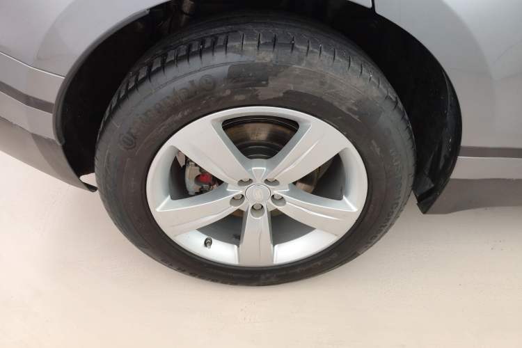 Used Land Rover Range Velar 2019 250 PS Right Rear Wheel Hub