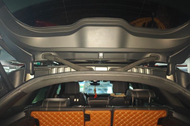 Used Land Rover Range Velar 2019 250 PS R-DYNAMIC S Trunk