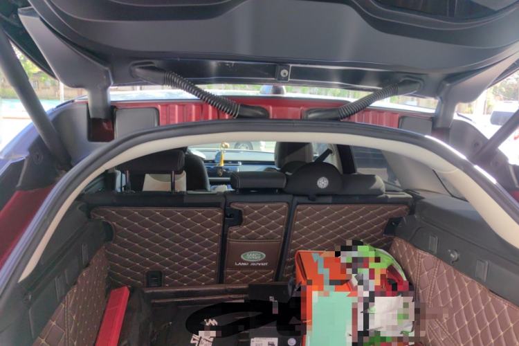 Used Land Rover Range Velar 2019 250 PS Trunk
