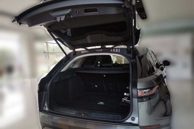 Used Land Rover Range Velar 2019 250 PS Trunk