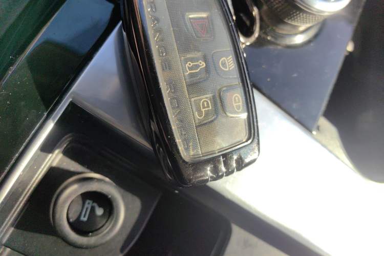 Used Land Rover Range Velar 2019 250 PS Vehicle Key