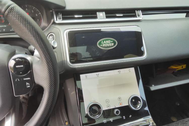 Used Land Rover Range Velar 2019 250 PS R-DYNAMIC S Audio And AC Panel