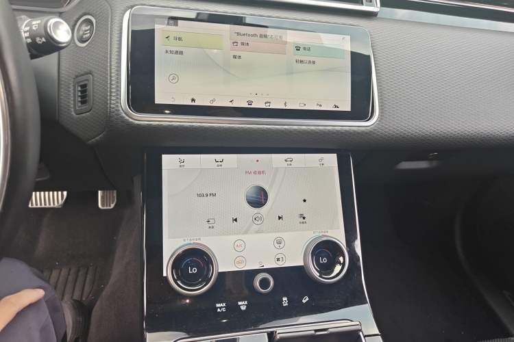 Used Land Rover Range Velar 2019 250 PS R-DYNAMIC S Audio And AC Panel