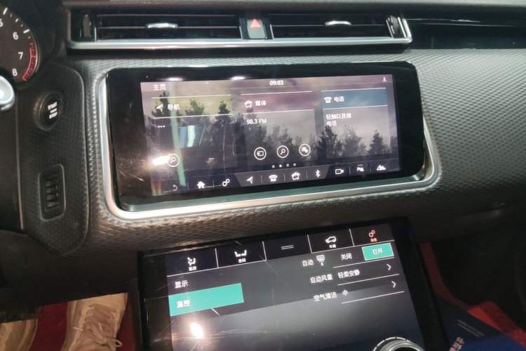 Used Land Rover Range Velar 2019 250 PS Audio And AC Panel