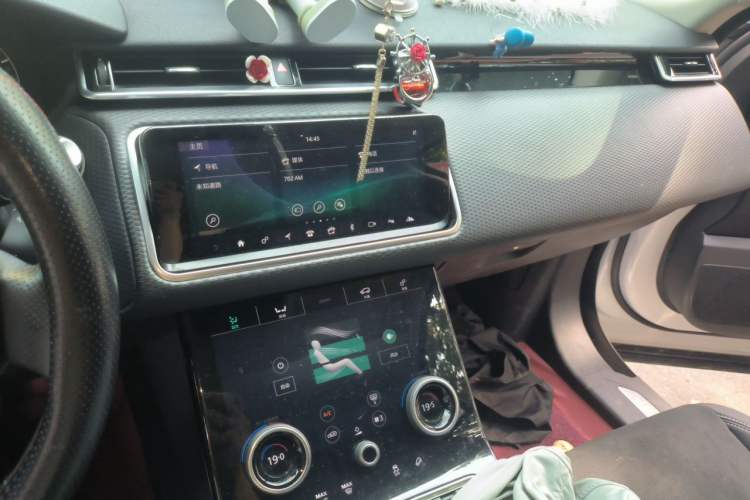 Used Land Rover Range Velar 2019 250 PS Audio And AC Panel