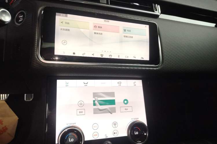 Used Land Rover Range Velar 2019 250 PS R-DYNAMIC S Audio And AC Panel