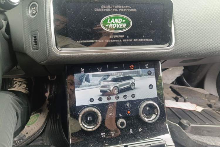 Used Land Rover Range Velar 2019 250 PS R-DYNAMIC S Audio And AC Panel