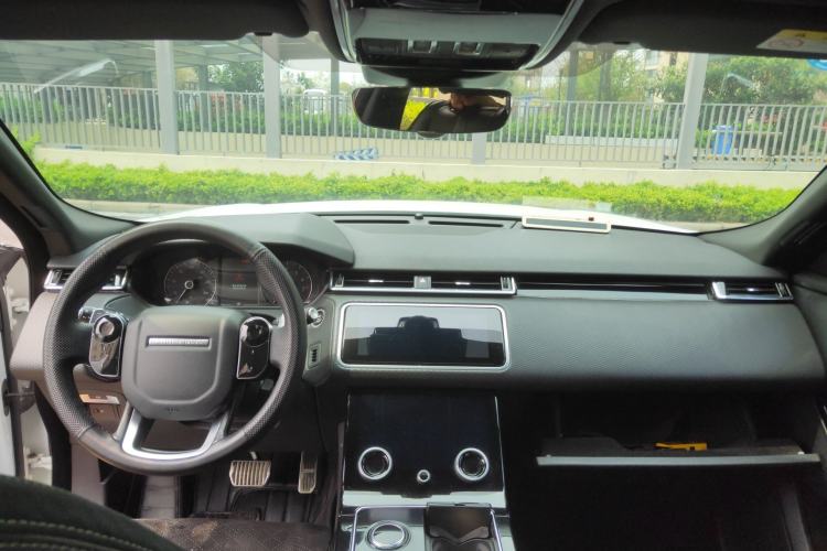 Used Land Rover Range Velar 2019 250 PS R-DYNAMIC S Center Console