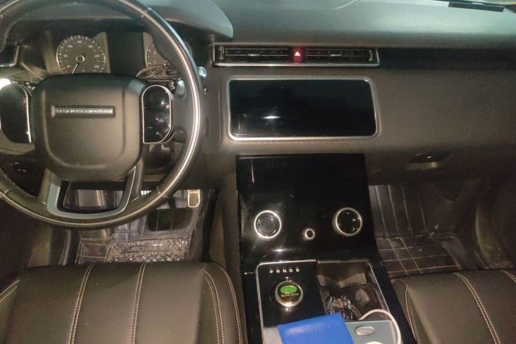 Used Land Rover Range Velar 2019 250 PS R-DYNAMIC S Center Console