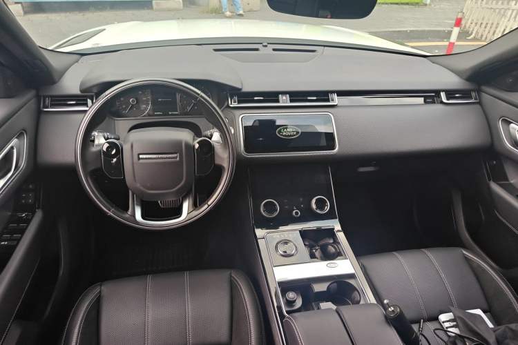 Used Land Rover Range Velar 2019 250 PS R-DYNAMIC S Center Console