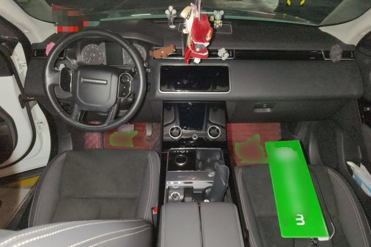 Used Land Rover Range Velar 2019 250 PS Center Console